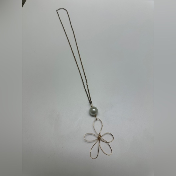 Gold Flower Pendant Necklace with Pearl – Elegant & Unique - Picture 2 of 2